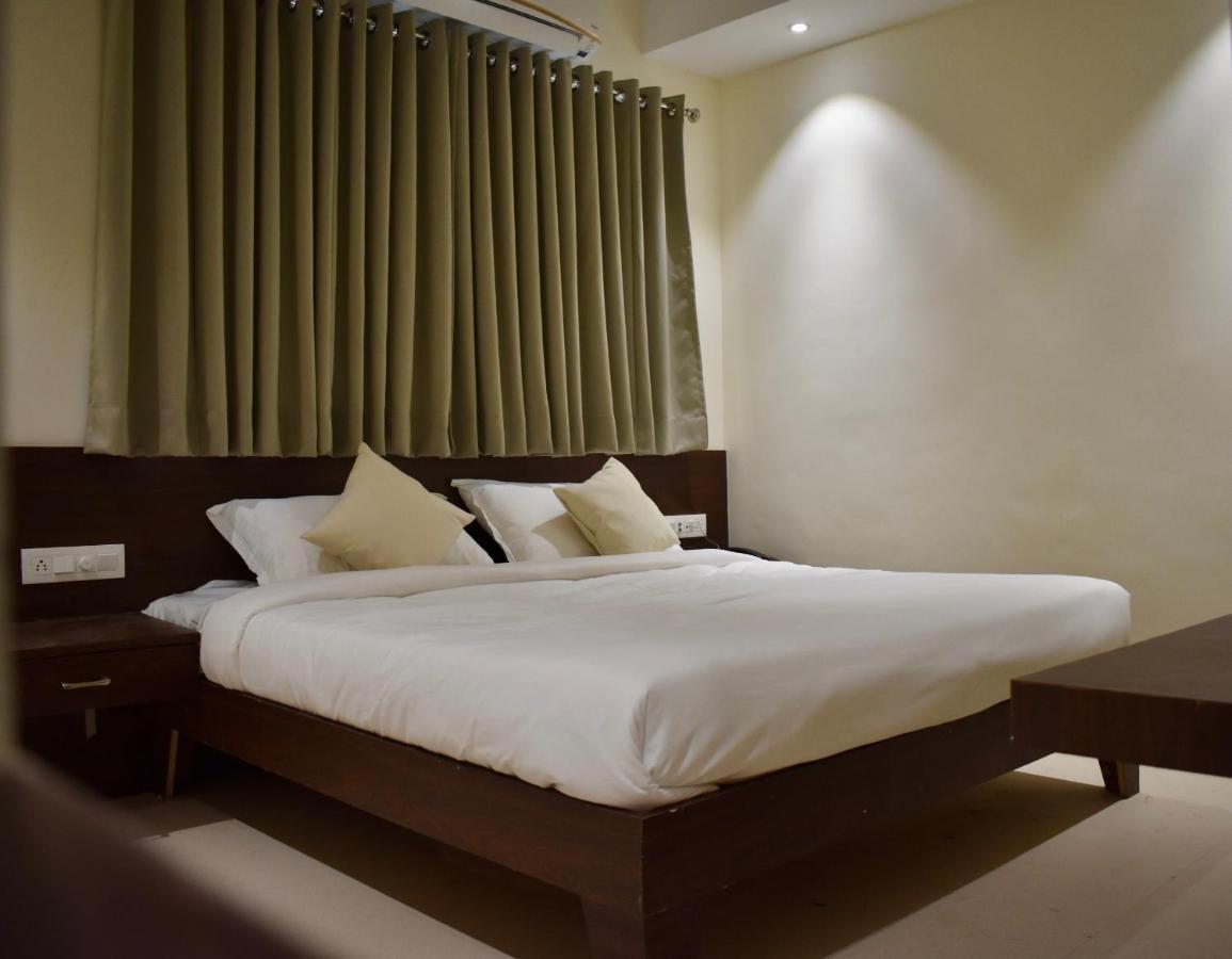 Hotel Vrindavan Palace Indaur Kültér fotó