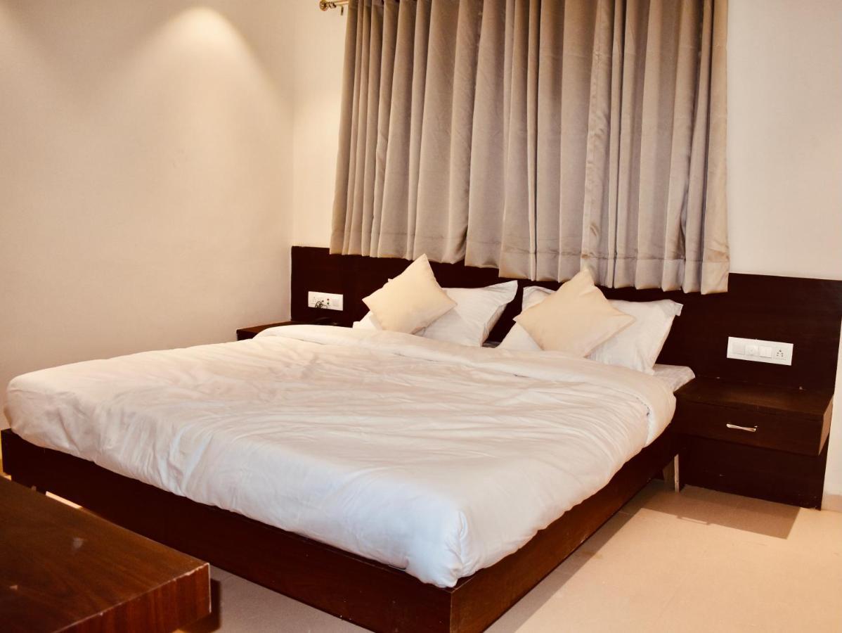 Hotel Vrindavan Palace Indaur Kültér fotó