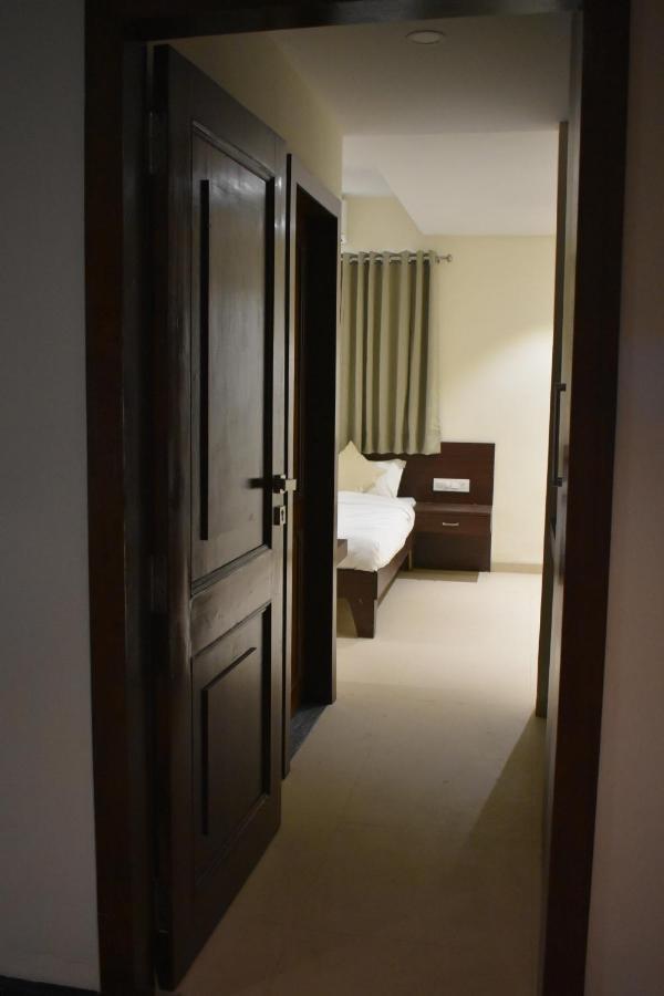 Hotel Vrindavan Palace Indaur Kültér fotó